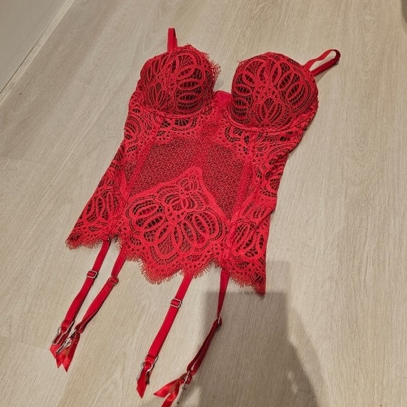 Victoria’s Secret Red Corset Lace Bustier Top 34C - Picture 4 of 8